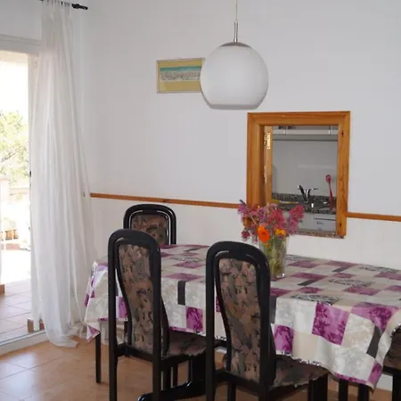 House - 2 Bedrooms With Pool Young People Group Not Allowed - 07523 Prázdninový dům *